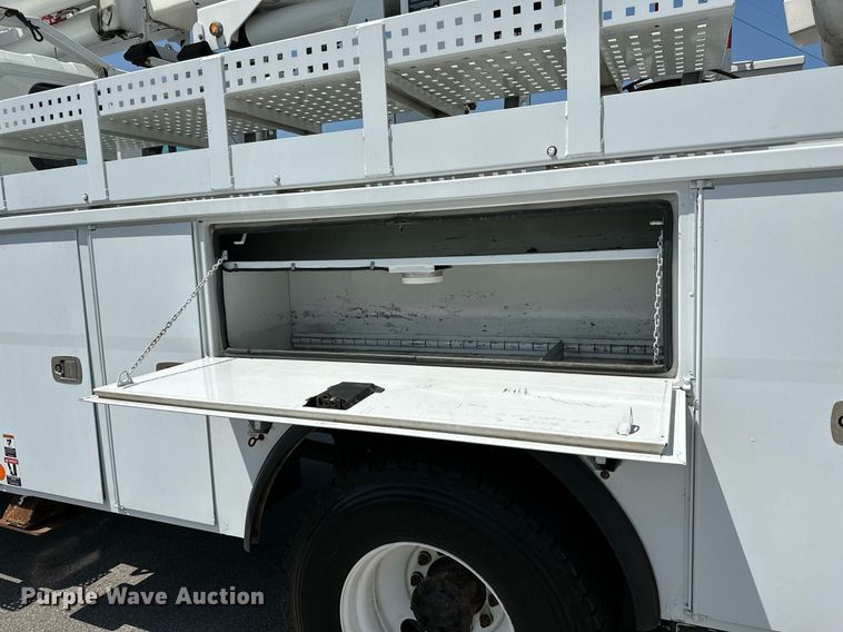 image for item ML9084 2013 International WorkStar 7300  bucket truck