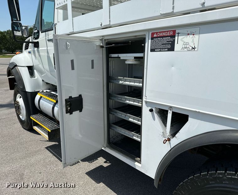 image for item ML9084 2013 International WorkStar 7300  bucket truck