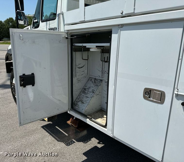 image for item ML9084 2013 International WorkStar 7300  bucket truck