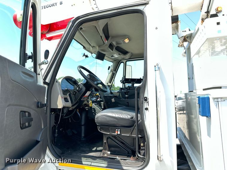 image for item ML9084 2013 International WorkStar 7300  bucket truck