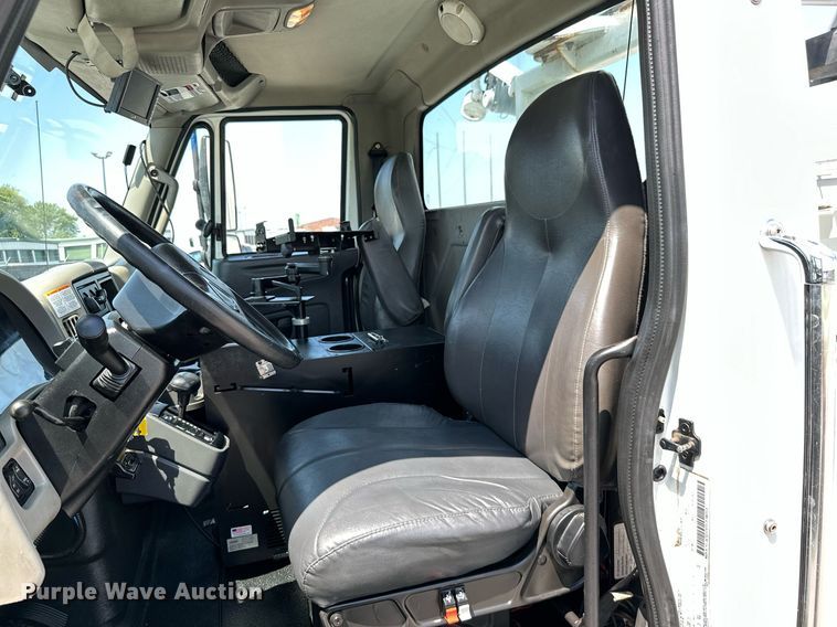 image for item ML9084 2013 International WorkStar 7300  bucket truck