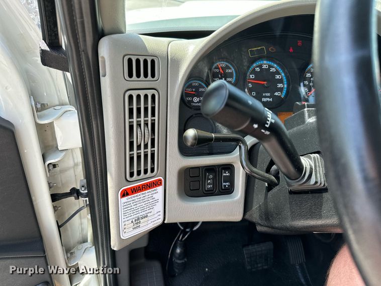 image for item ML9084 2013 International WorkStar 7300  bucket truck