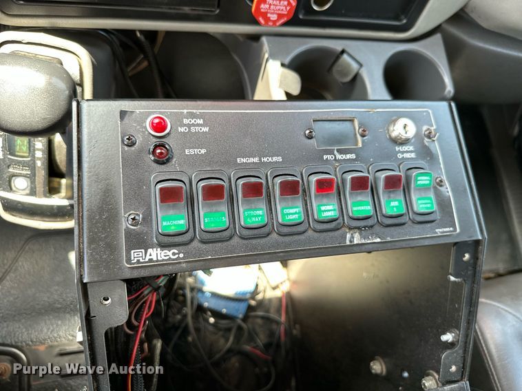 image for item ML9084 2013 International WorkStar 7300  bucket truck