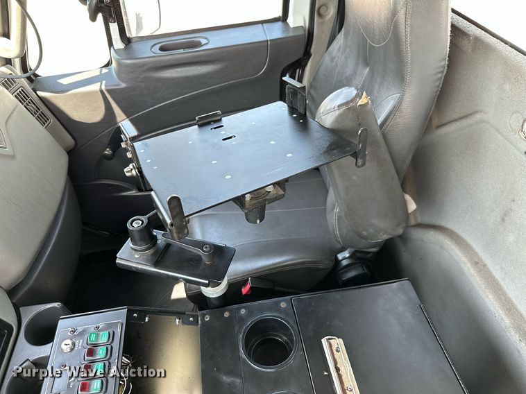 image for item ML9084 2013 International WorkStar 7300  bucket truck