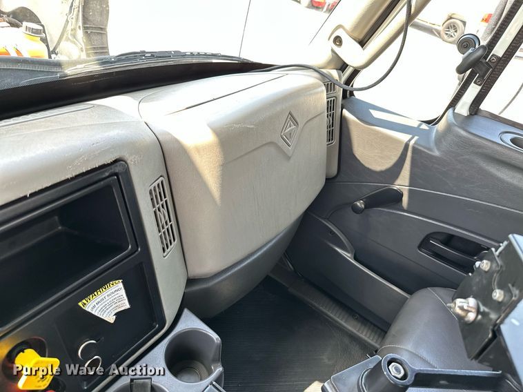 image for item ML9084 2013 International WorkStar 7300  bucket truck