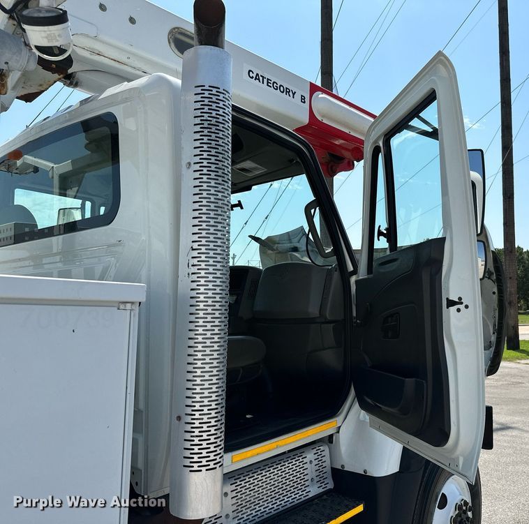 image for item ML9084 2013 International WorkStar 7300  bucket truck