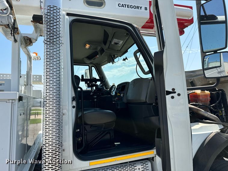 image for item ML9084 2013 International WorkStar 7300  bucket truck