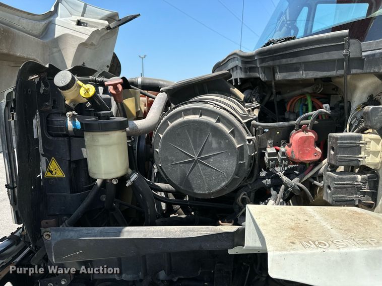 image for item ML9084 2013 International WorkStar 7300  bucket truck