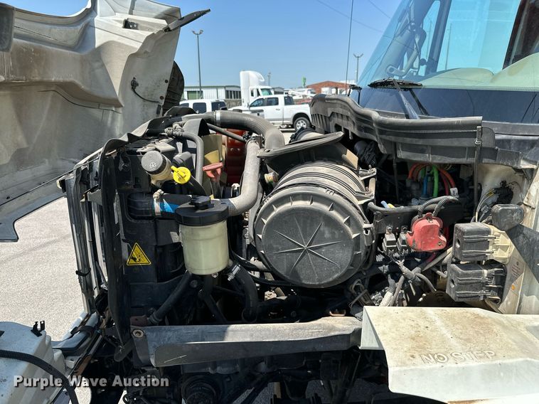 image for item ML9084 2013 International WorkStar 7300  bucket truck