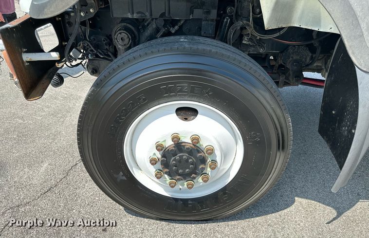 image for item ML9084 2013 International WorkStar 7300  bucket truck