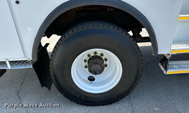 image for item ML9084 2013 International WorkStar 7300  bucket truck