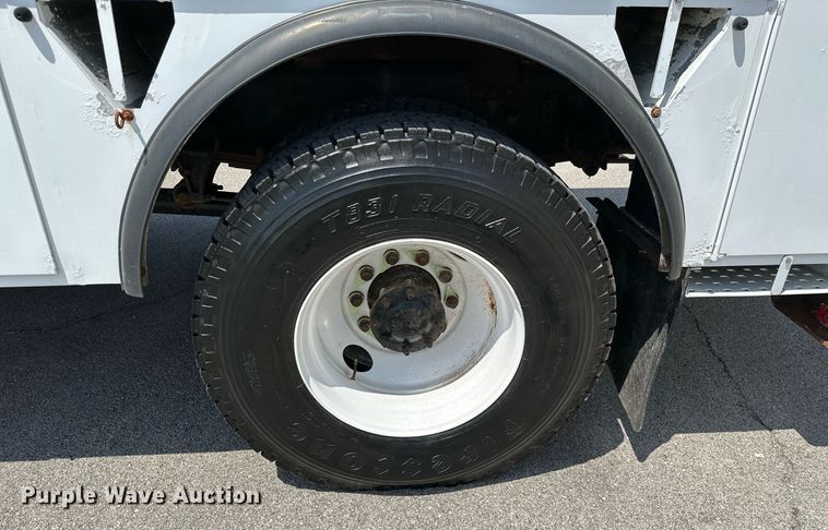 image for item ML9084 2013 International WorkStar 7300  bucket truck