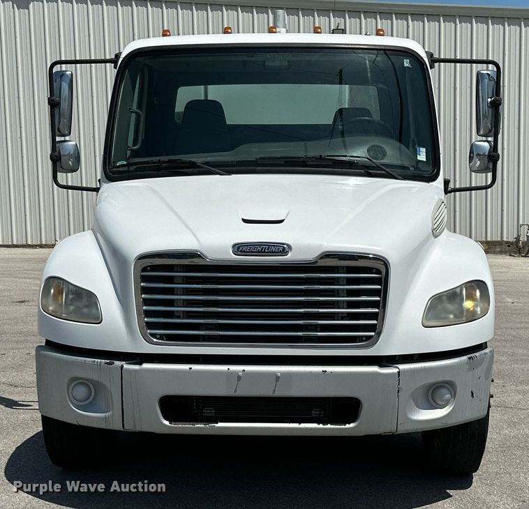 image for item ML9085 2007 Freightliner Business Class M2  fuel / lube truck
