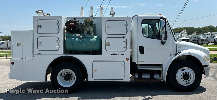 image for item ML9085 2007 Freightliner Business Class M2  fuel / lube truck
