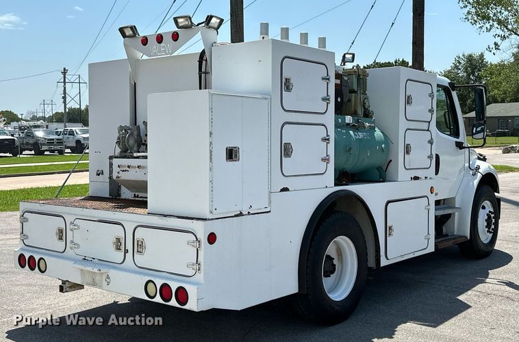 image for item ML9085 2007 Freightliner Business Class M2  fuel / lube truck