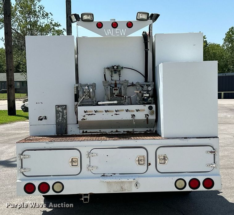 image for item ML9085 2007 Freightliner Business Class M2  fuel / lube truck