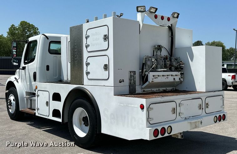 image for item ML9085 2007 Freightliner Business Class M2  fuel / lube truck