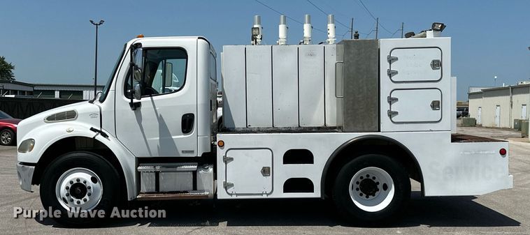 image for item ML9085 2007 Freightliner Business Class M2  fuel / lube truck