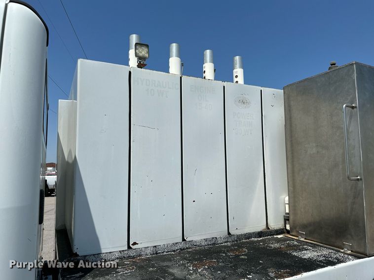 image for item ML9085 2007 Freightliner Business Class M2  fuel / lube truck