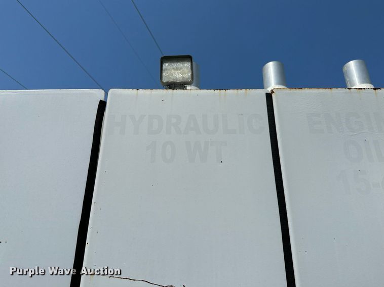 image for item ML9085 2007 Freightliner Business Class M2  fuel / lube truck