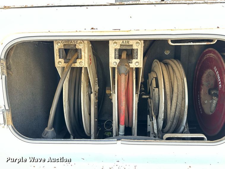 image for item ML9085 2007 Freightliner Business Class M2  fuel / lube truck