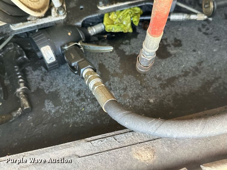 image for item ML9085 2007 Freightliner Business Class M2  fuel / lube truck