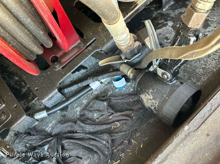 image for item ML9085 2007 Freightliner Business Class M2  fuel / lube truck