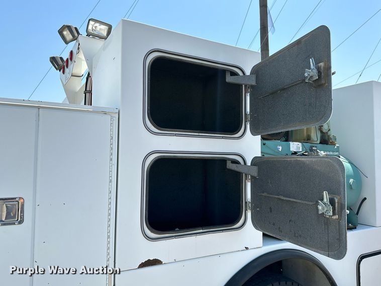 image for item ML9085 2007 Freightliner Business Class M2  fuel / lube truck