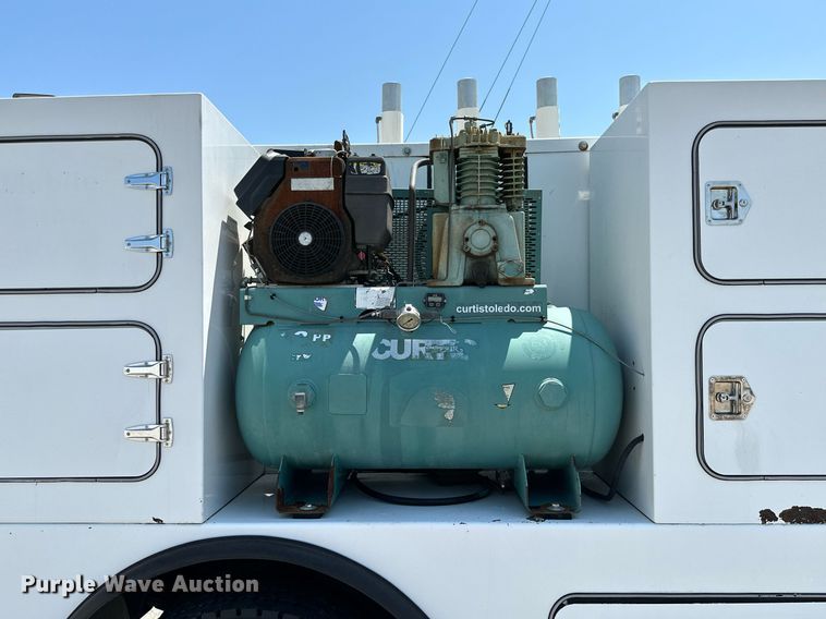 image for item ML9085 2007 Freightliner Business Class M2  fuel / lube truck