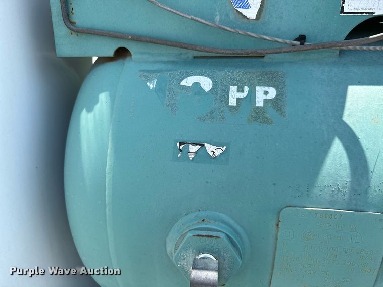 image for item ML9085 2007 Freightliner Business Class M2  fuel / lube truck