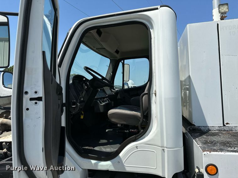 image for item ML9085 2007 Freightliner Business Class M2  fuel / lube truck