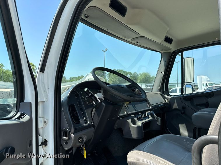 image for item ML9085 2007 Freightliner Business Class M2  fuel / lube truck