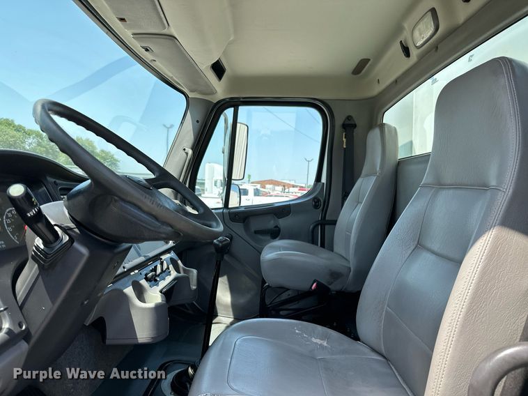 image for item ML9085 2007 Freightliner Business Class M2  fuel / lube truck