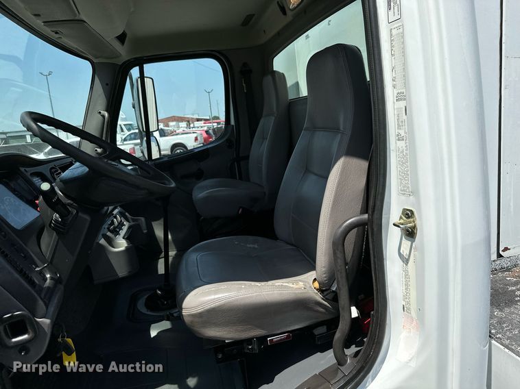 image for item ML9085 2007 Freightliner Business Class M2  fuel / lube truck