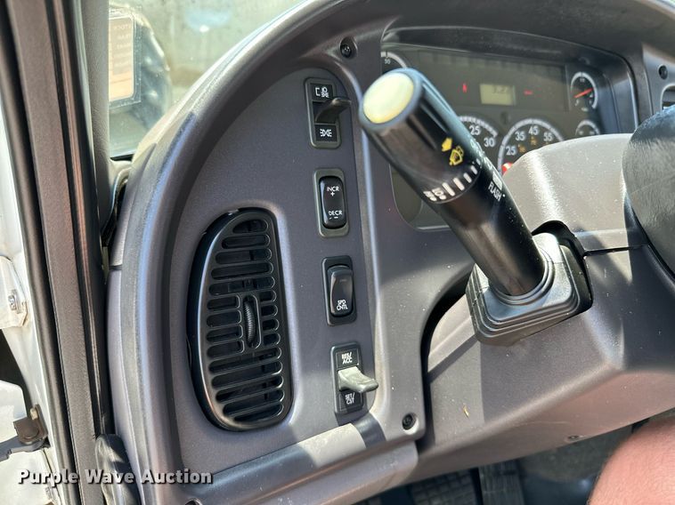 image for item ML9085 2007 Freightliner Business Class M2  fuel / lube truck