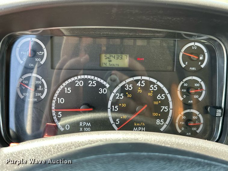 image for item ML9085 2007 Freightliner Business Class M2  fuel / lube truck