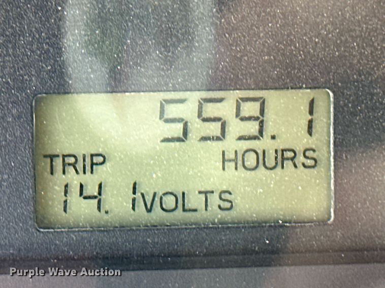 image for item ML9085 2007 Freightliner Business Class M2  fuel / lube truck