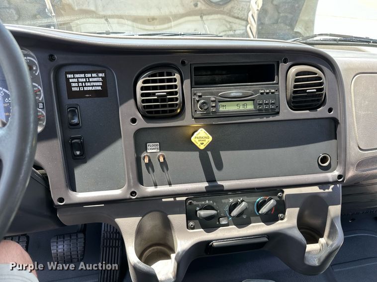 image for item ML9085 2007 Freightliner Business Class M2  fuel / lube truck