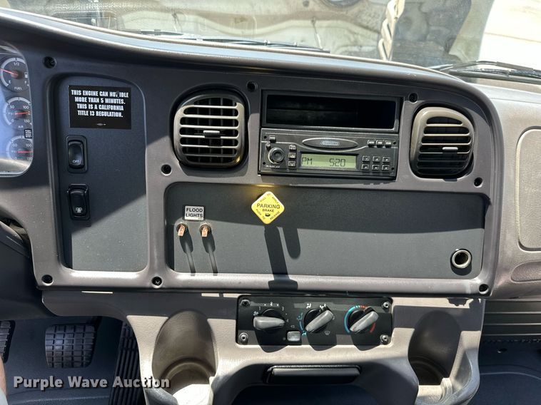 image for item ML9085 2007 Freightliner Business Class M2  fuel / lube truck