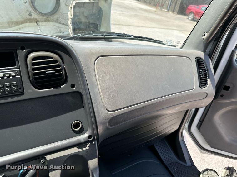 image for item ML9085 2007 Freightliner Business Class M2  fuel / lube truck