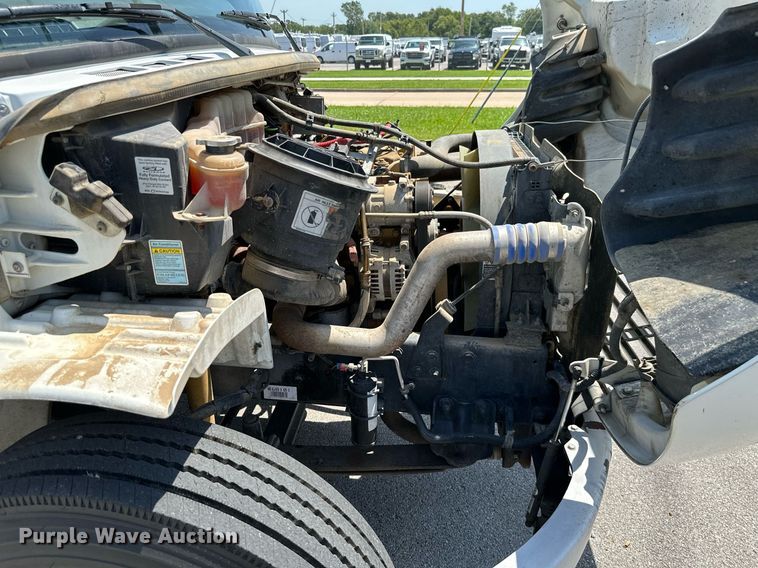 image for item ML9085 2007 Freightliner Business Class M2  fuel / lube truck