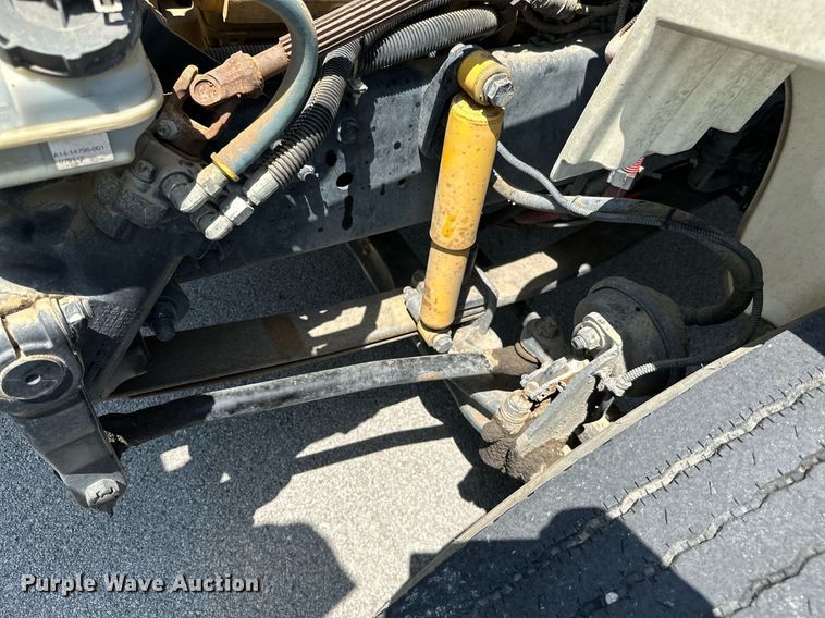 image for item ML9085 2007 Freightliner Business Class M2  fuel / lube truck