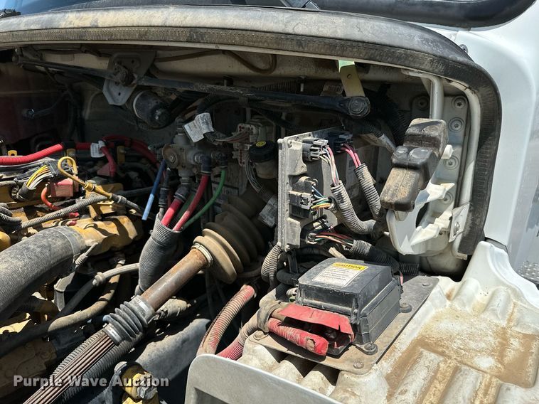 image for item ML9085 2007 Freightliner Business Class M2  fuel / lube truck