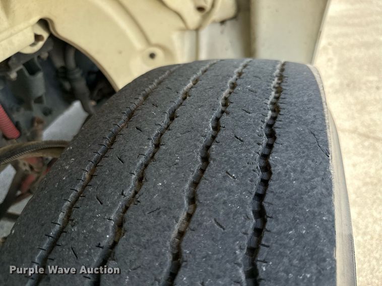 image for item ML9085 2007 Freightliner Business Class M2  fuel / lube truck