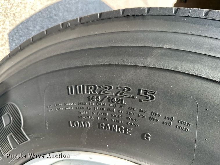 image for item ML9085 2007 Freightliner Business Class M2  fuel / lube truck