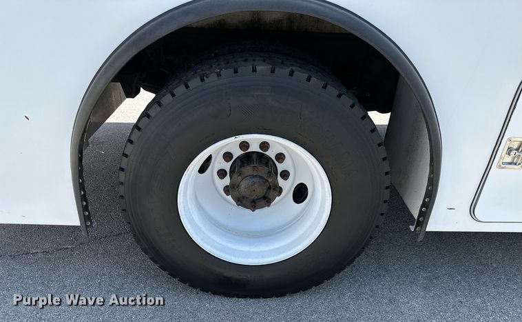 image for item ML9085 2007 Freightliner Business Class M2  fuel / lube truck