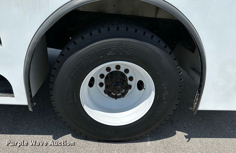 image for item ML9085 2007 Freightliner Business Class M2  fuel / lube truck