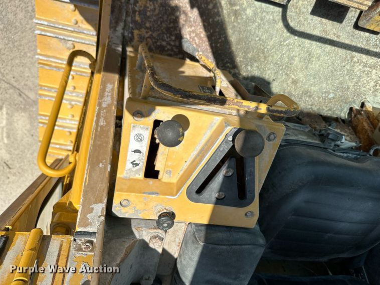 image for item ML9099 1985 Caterpillar 953  track loader