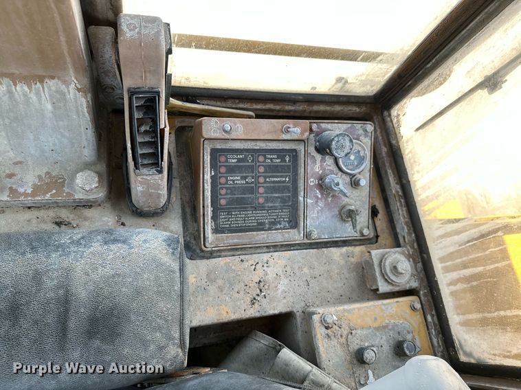 image for item ML9099 1985 Caterpillar 953  track loader