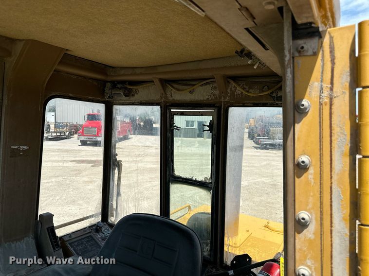 image for item ML9099 1985 Caterpillar 953  track loader